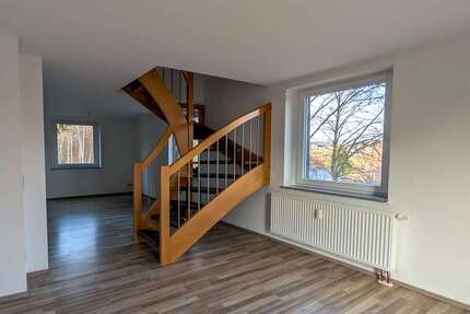 Wohnung Rodewisch - 3 Zimmer, 93 m&sup2;, 525&euro; | Angebot:26012856