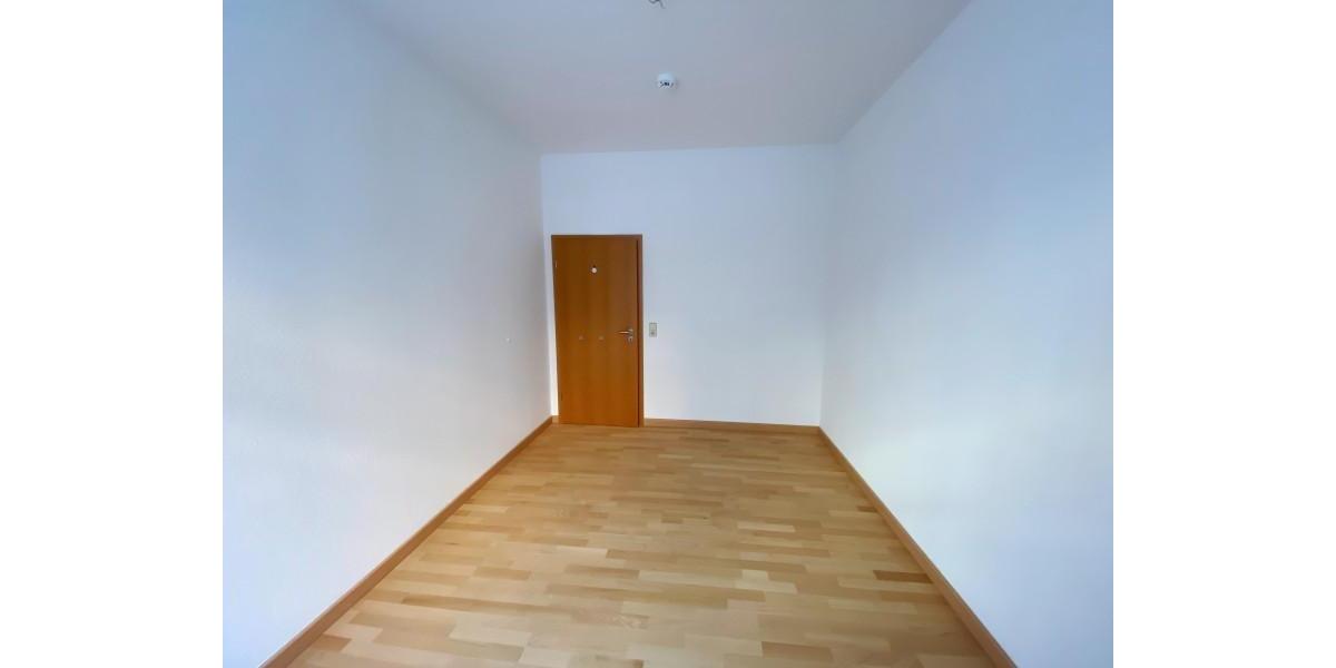 Etagenwohnung Reichenbach im Vogtland - 3 Zimmer, 81 m&sup2;, 490&euro; | Angebot:25054405