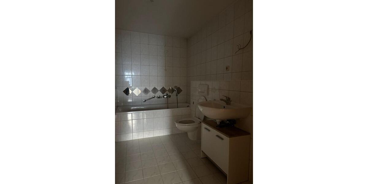 Etagenwohnung Plauen Bahnhofsvorstadt - 4 Zimmer, 77 m&sup2;, 325&euro; | Angebot:23838268