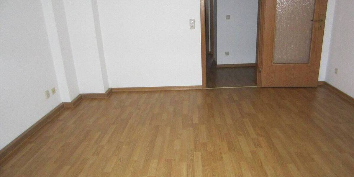 Etagenwohnung Plauen Haselbrunn - 2 Zimmer, 50 m&sup2;, 275&euro; | Angebot:25687457