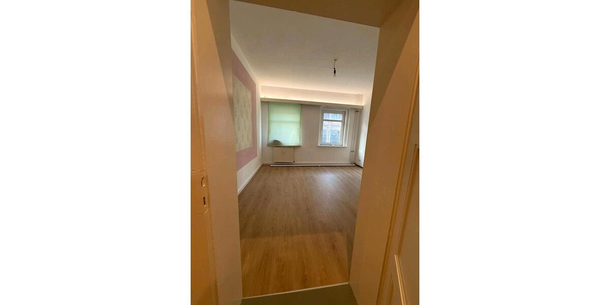 Etagenwohnung Plauen - 2 Zimmer, 68 m&sup2;, 408&euro; | Angebot:25572182