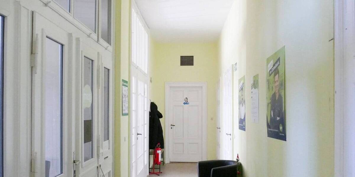 Gewerbeobjekt Reichenbach im Vogtland Reichenbach - 8 Zimmer, 196 m&sup2;, 985&euro; | Angebot:25678427