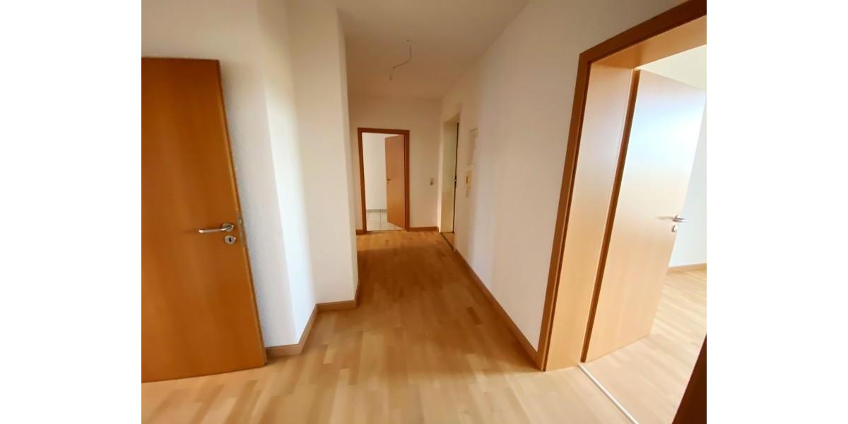 Etagenwohnung Reichenbach im Vogtland - 3 Zimmer, 81 m&sup2;, 490&euro; | Angebot:25054405
