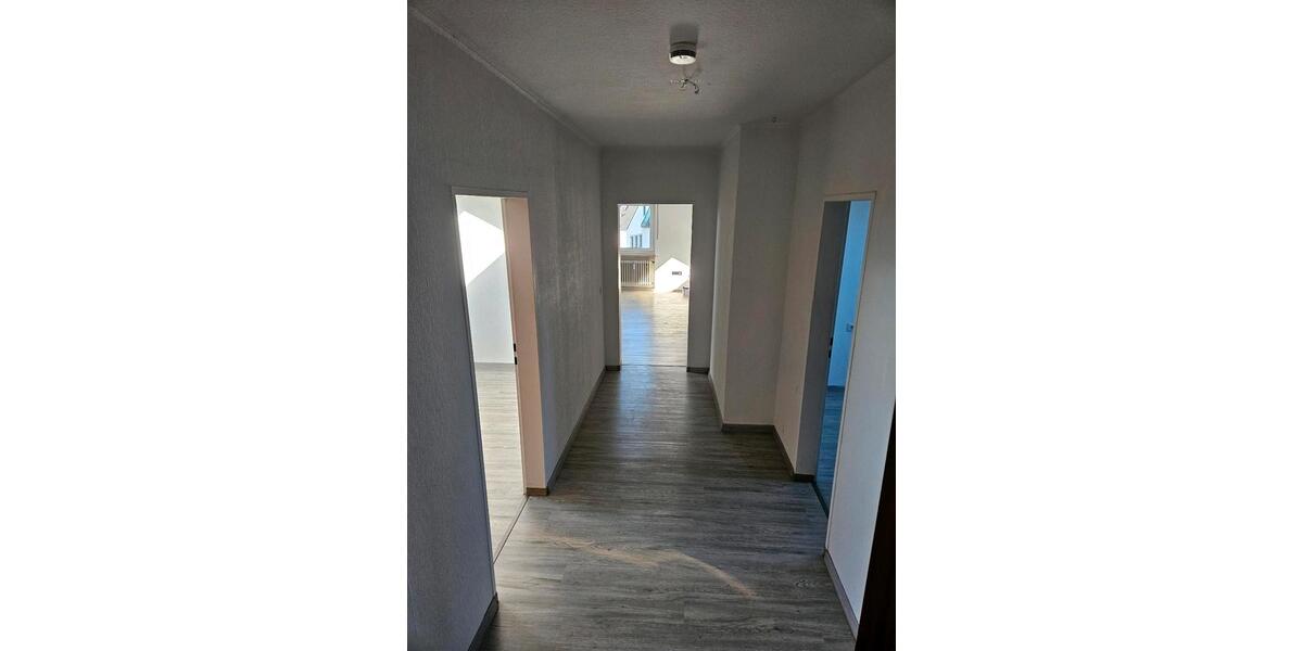 Dachgeschoßwohnung Rehau - 3 Zimmer, 80 m&sup2;, 600&euro; | Angebot:26687619