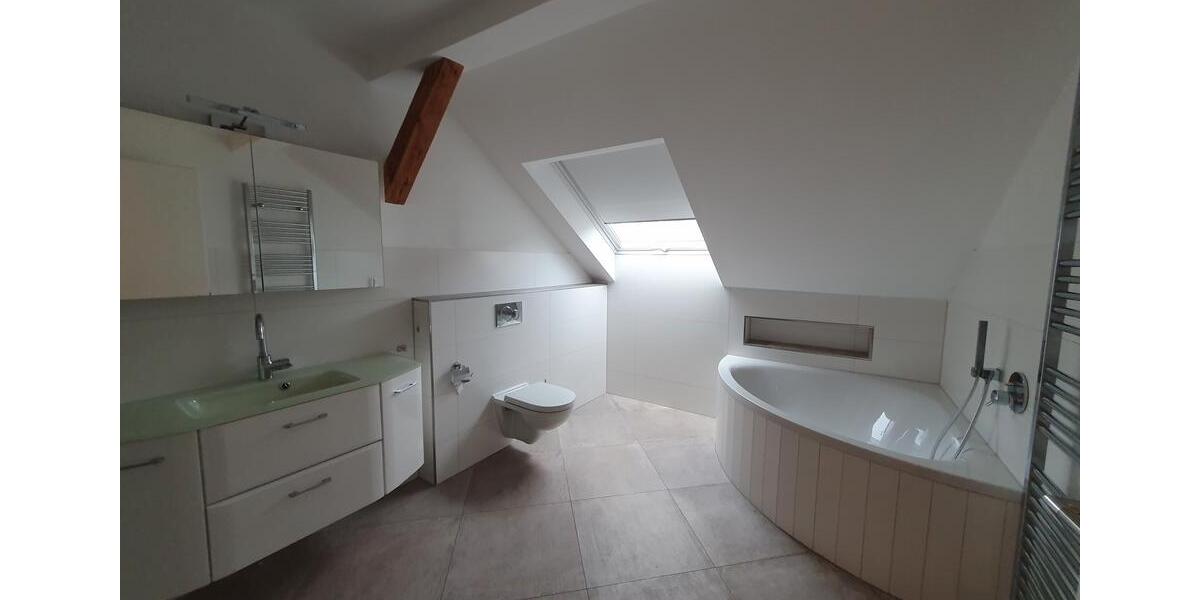 Etagenwohnung Plauen - 5 Zimmer, 163 m&sup2;, 1.250&euro; | Angebot:23390857