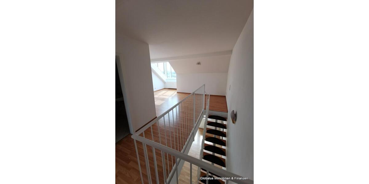 Dachgeschoßwohnung Plauen - 5 Zimmer, 105 m&sup2;, 690&euro; | Angebot:25871109