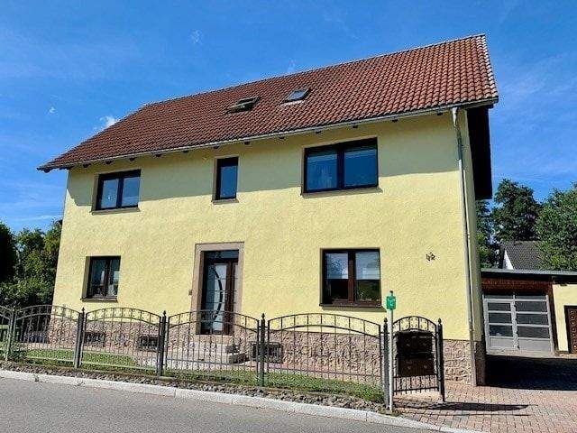 Mehrfamilienhaus, Wohnhaus Lengenfeld Irfersgrün - 6 Zimmer, 205 m&sup2;, 175.000&euro; | Angebot:25662108