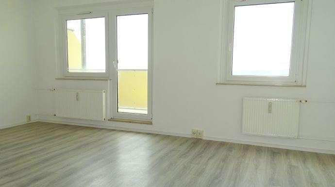 Etagenwohnung Reichenbach im Vogtland - 3 Zimmer, 69 m&sup2;, 305&euro; | Angebot:25918210