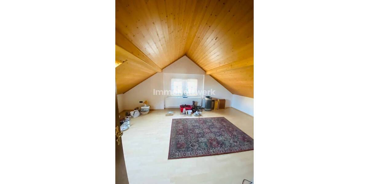 Einfamilienhaus Oberkotzau - 7 Zimmer, 215 m&sup2;, 140.000&euro; | Angebot:25714659