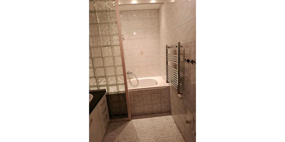 Etagenwohnung Lengenfeld - 3 Zimmer, 90 m&sup2;, 450&euro; | Angebot:24302566