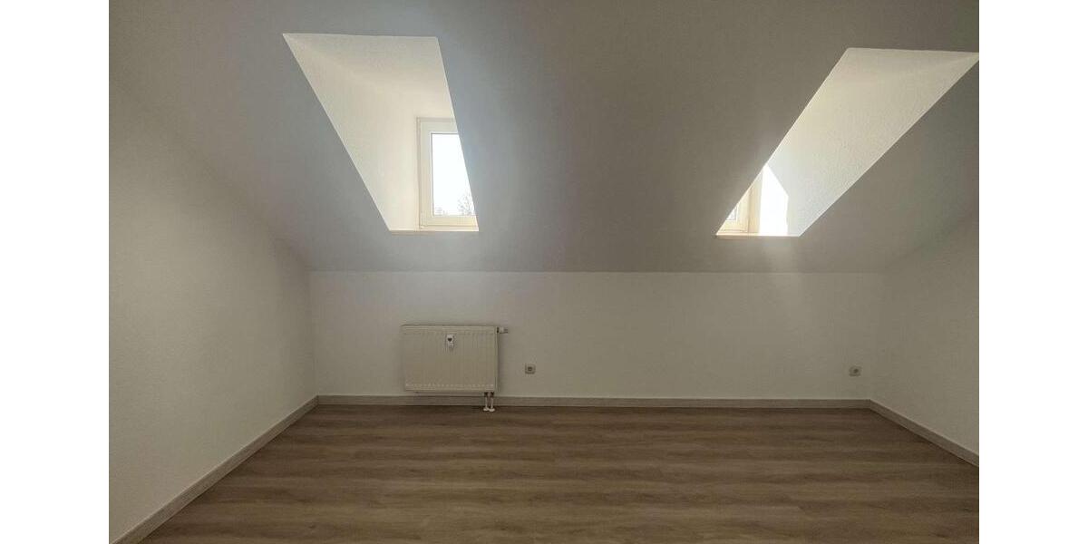 Dachgeschoßwohnung Reichenbach im Vogtland - 4 Zimmer, 77 m&sup2;, 380&euro; | Angebot:26168702