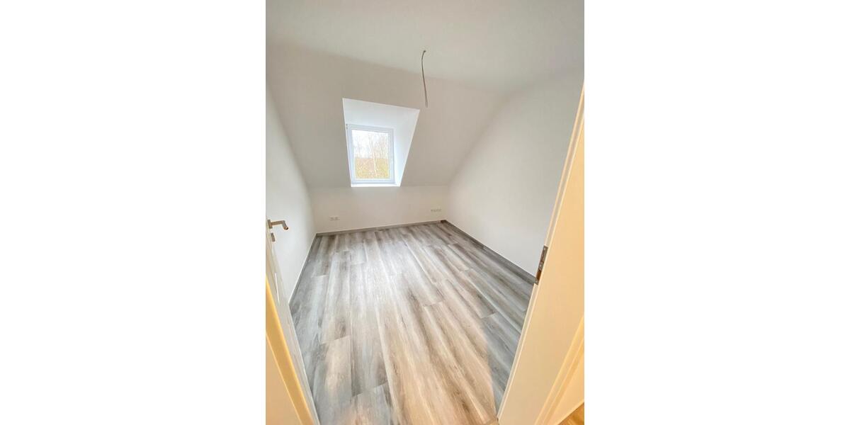 Dachgeschoßwohnung Plauen Bahnhofsvorstadt - 6 Zimmer, 145 m&sup2;, 1.390&euro; | Angebot:17463037