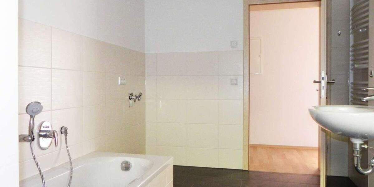 Etagenwohnung Greiz - 2 Zimmer, 55 m&sup2;, 360&euro; | Angebot:25666534