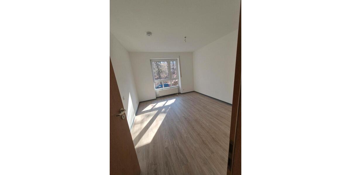 Etagenwohnung Netzschkau - 2 Zimmer, 68 m&sup2;, 450&euro; | Angebot:25959636