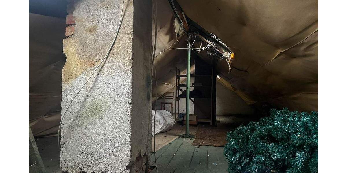 Mehrfamilienhaus, Wohnhaus Netzschkau - 8 Zimmer, 147 m&sup2;, 60.000&euro; | Angebot:25695885