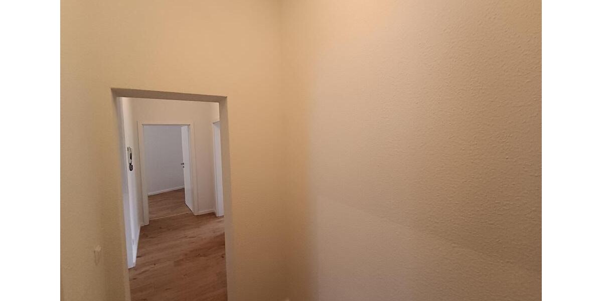 Etagenwohnung Reichenbach im Vogtland - 3 Zimmer, 67 m&sup2;, 400&euro; | Angebot:25217564