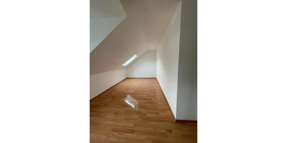Dachgeschoßwohnung Reichenbach im Vogtland - 2 Zimmer, 45 m&sup2;, 495&euro; | Angebot:24535100