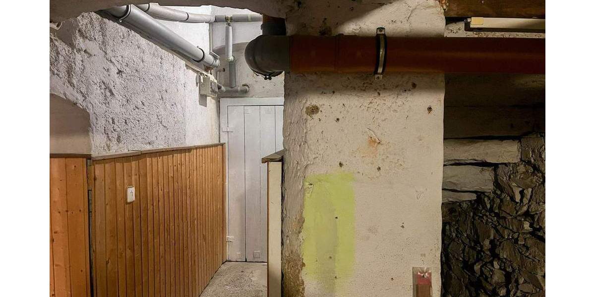 Mehrfamilienhaus, Wohnhaus Netzschkau - 8 Zimmer, 147 m&sup2;, 60.000&euro; | Angebot:25695885