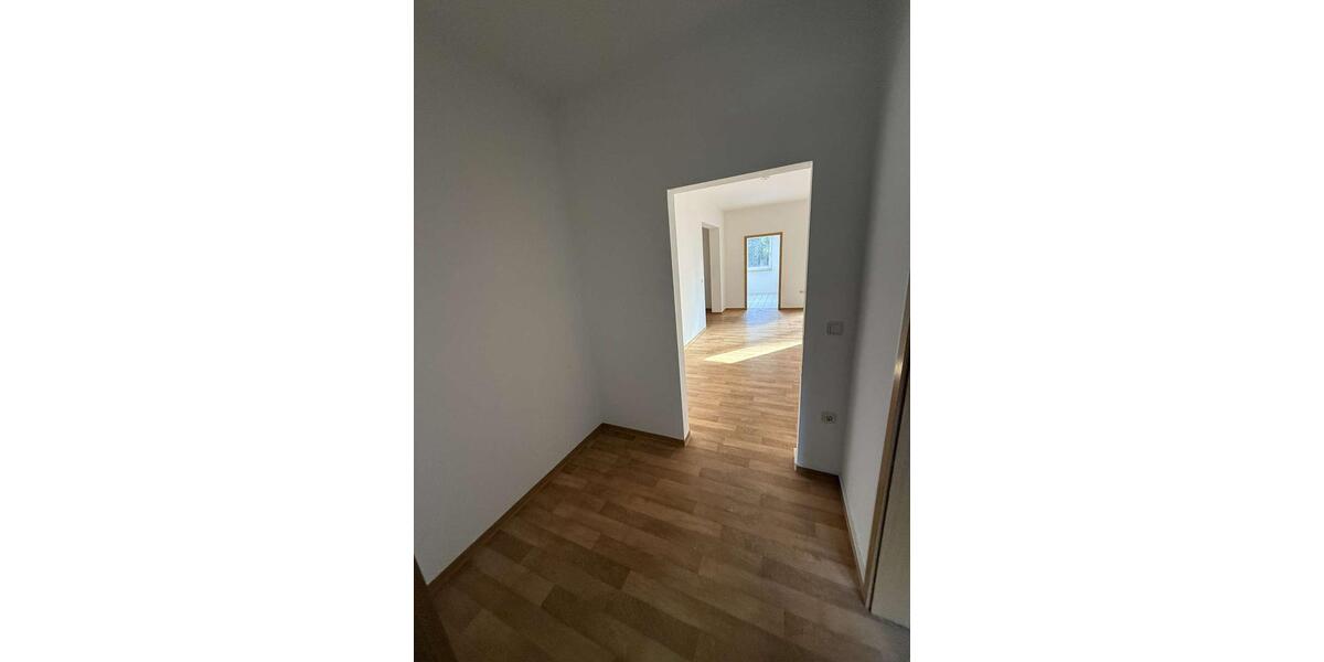 Etagenwohnung Plauen - 2 Zimmer, 66 m&sup2;, 328&euro; | Angebot:24587970