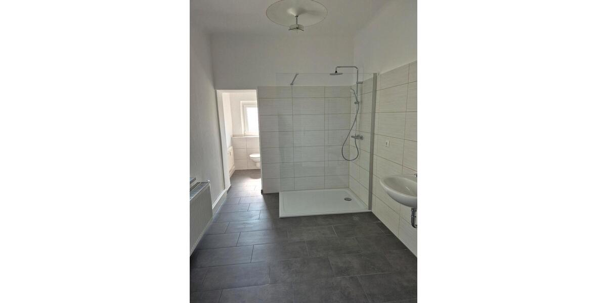 Etagenwohnung Greiz - 2 Zimmer, 65 m&sup2;, 380&euro; | Angebot:26041696