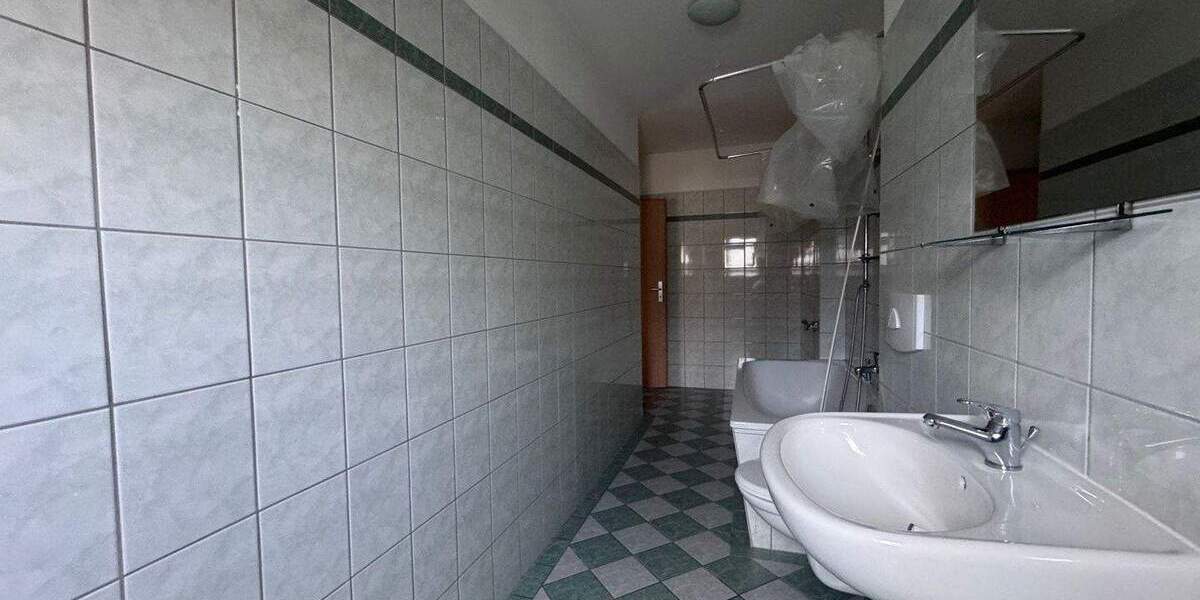 Etagenwohnung Plauen Stadtmitte - 2 Zimmer, 71 m&sup2;, 55.000&euro; | Angebot:25686174