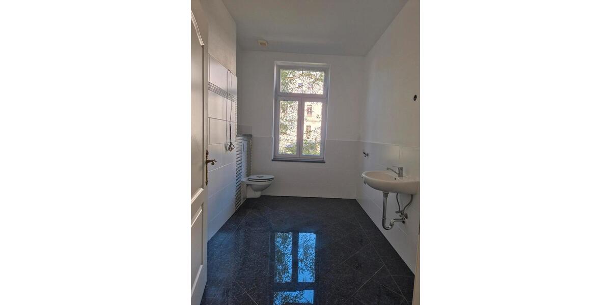 Hochparterre Netzschkau - 4 Zimmer, 97 m&sup2;, 590&euro; | Angebot:25637713