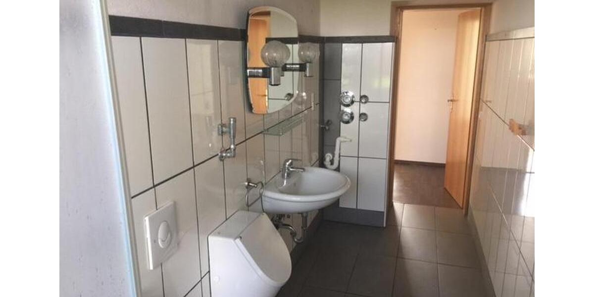 Etagenwohnung Reichenbach im Vogtland - 6 Zimmer, 133 m&sup2;, 699&euro; | Angebot:25919813