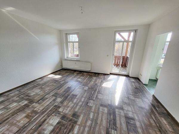 Etagenwohnung Reichenbach im Vogtland - 3 Zimmer, 71 m&sup2;, 425&euro; | Angebot:25442741