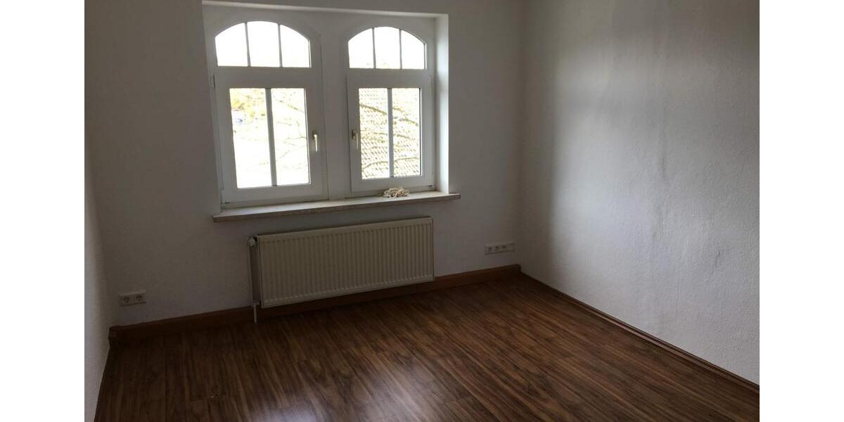 Dachgeschoßwohnung Ellefeld - 5 Zimmer, 93 m&sup2;, 400&euro; | Angebot:25302933