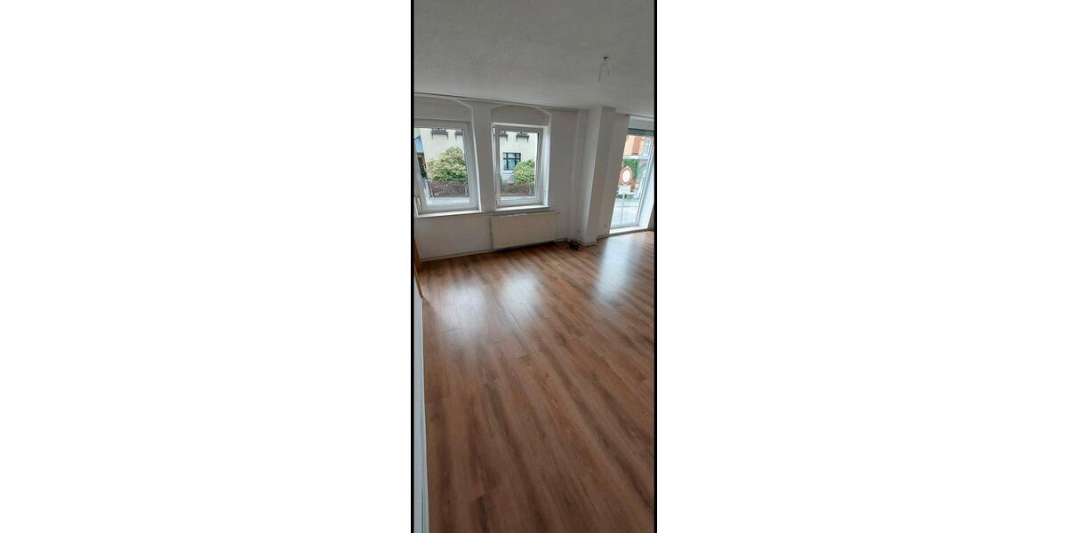 Erdgeschoßwohnung Klingenthal - 4 Zimmer, 150 m&sup2;, 900&euro; | Angebot:25304227
