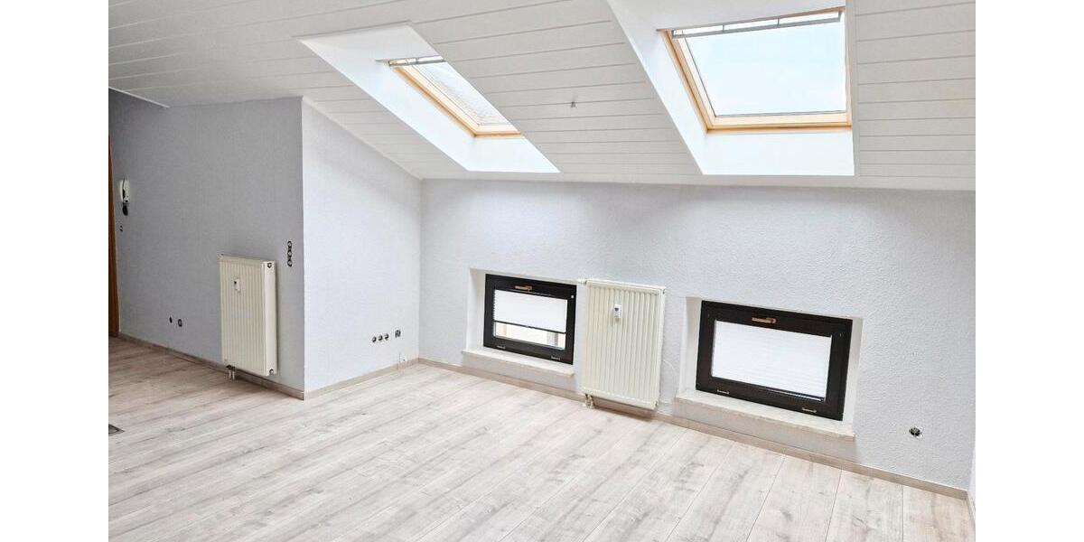 Dachgeschoßwohnung Reichenbach im Vogtland - 4.5 Zimmer, 127 m&sup2;, 610&euro; | Angebot:25275050