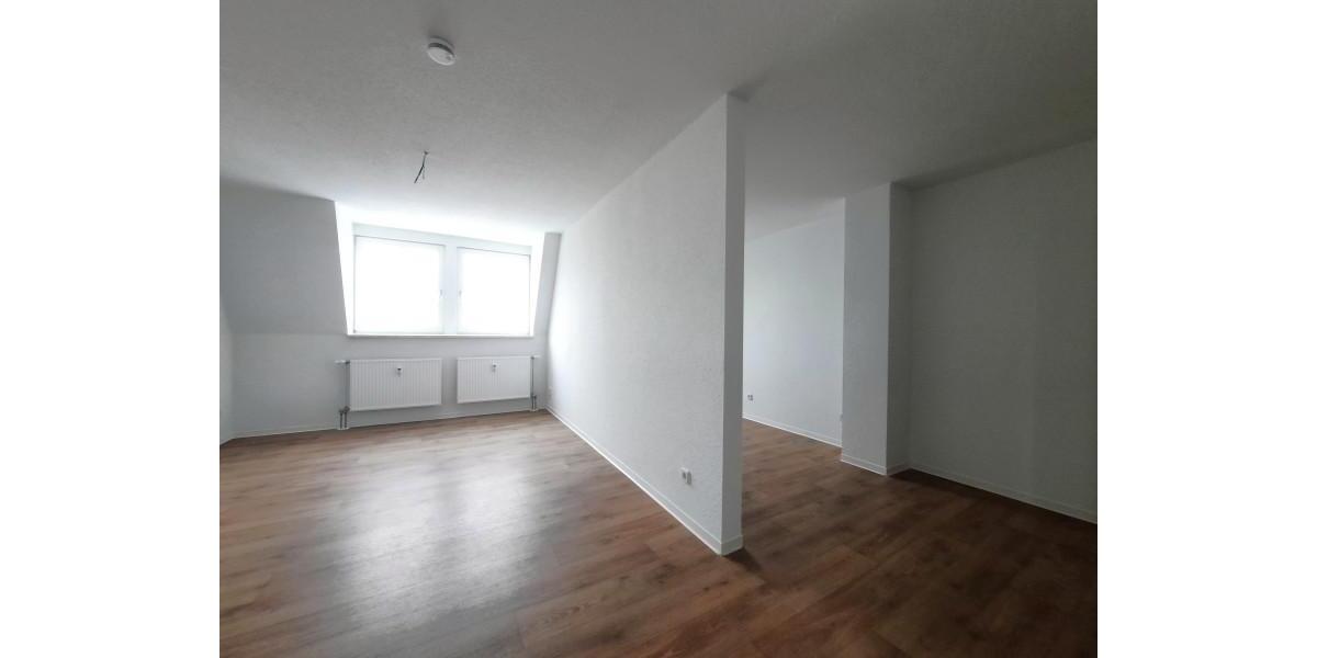Dachgeschoßwohnung Plauen Bahnhofsvorstadt - 2 Zimmer, 54 m&sup2;, 261&euro; | Angebot:26020230