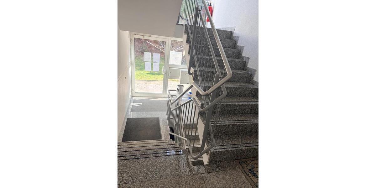 Dachgeschoßwohnung Bergen - 3.5 Zimmer, 98 m&sup2;, 450&euro; | Angebot:25855305