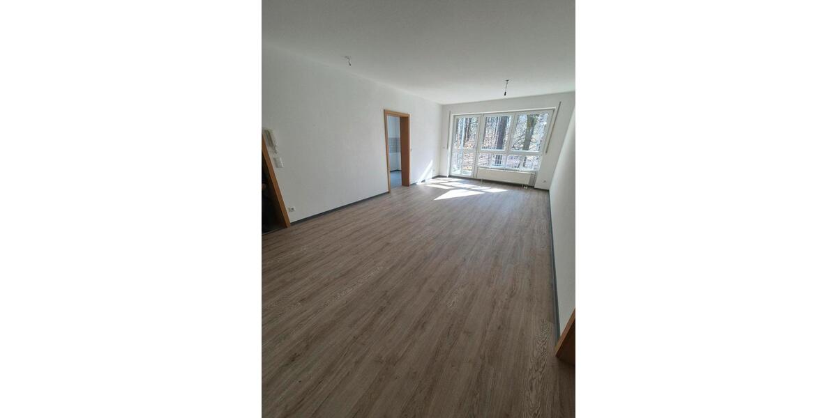 Etagenwohnung Netzschkau - 2 Zimmer, 68 m&sup2;, 450&euro; | Angebot:25959636
