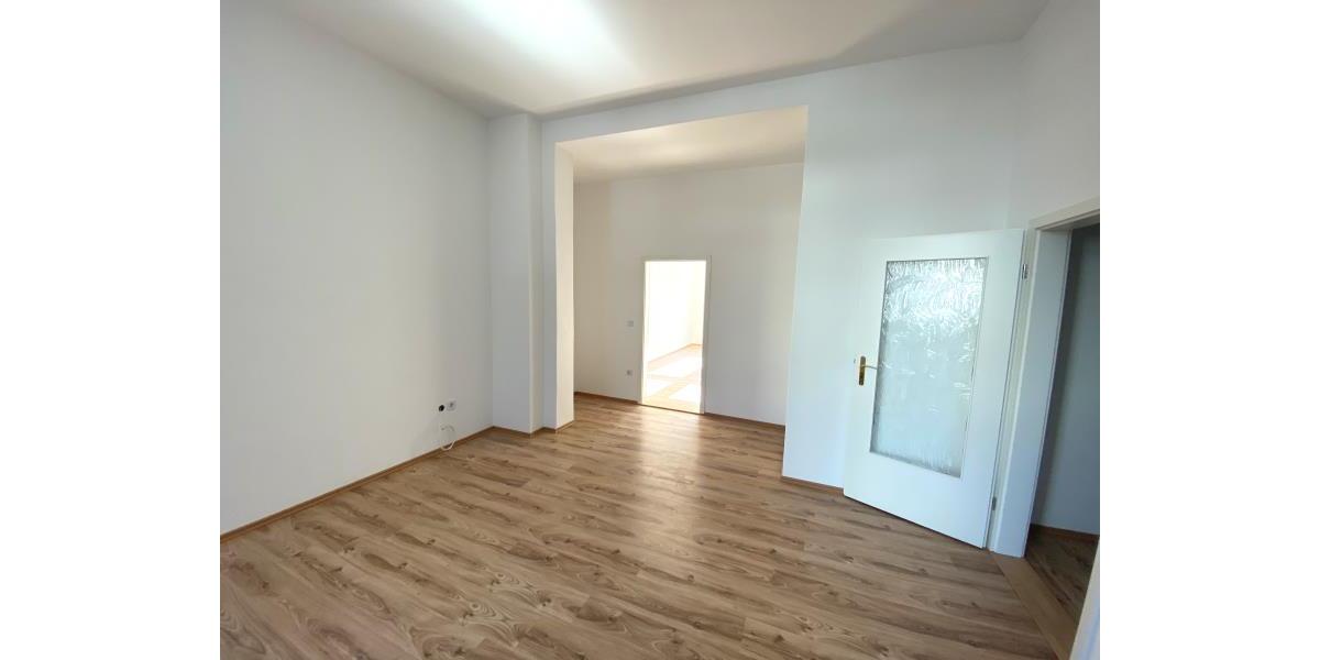 Etagenwohnung Plauen - 2 Zimmer, 63 m&sup2;, 375&euro; | Angebot:25055996