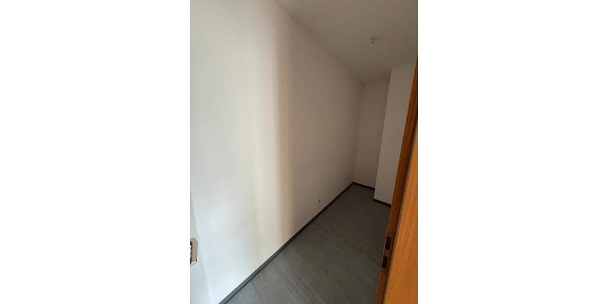 Etagenwohnung Reichenbach im Vogtland - 3 Zimmer, 83 m&sup2;, 465&euro; | Angebot:24571766