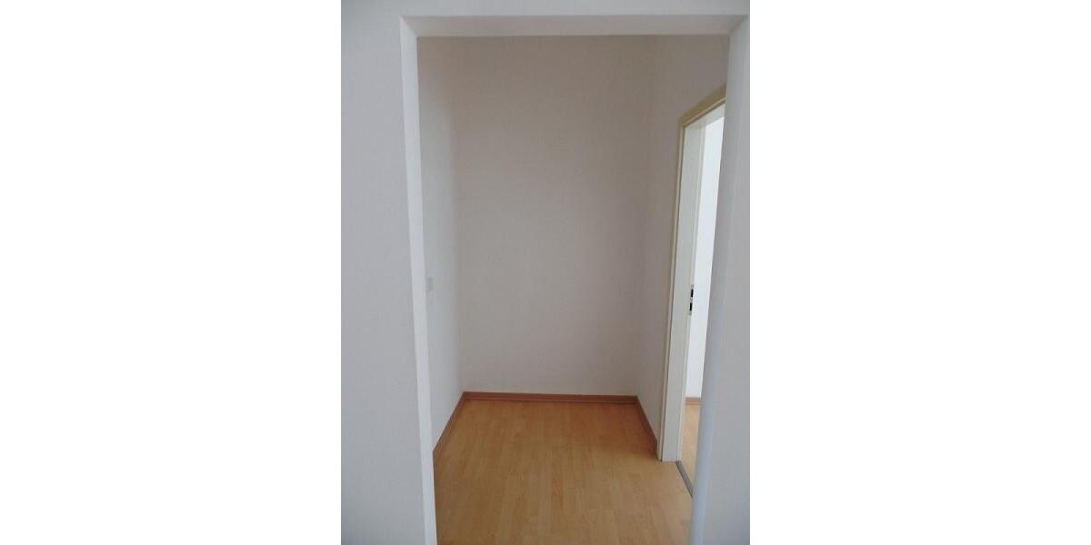 Etagenwohnung Reichenbach im Vogtland - 3 Zimmer, 63 m&sup2;, 340&euro; | Angebot:25962405