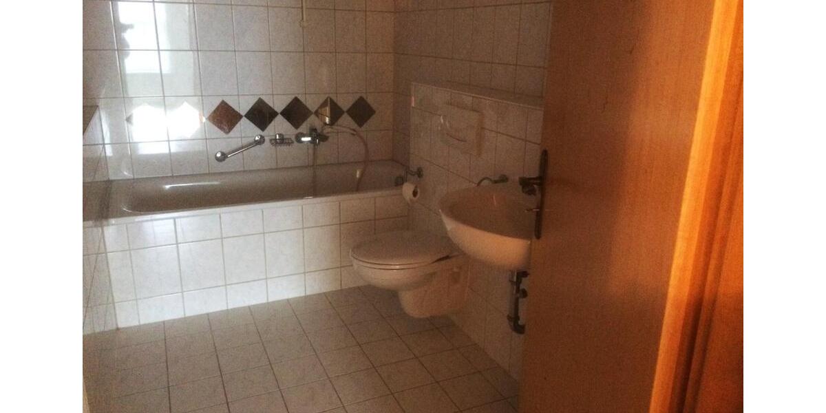 Etagenwohnung Plauen Bahnhofsvorstadt - 4 Zimmer, 77 m&sup2;, 325&euro; | Angebot:23838268