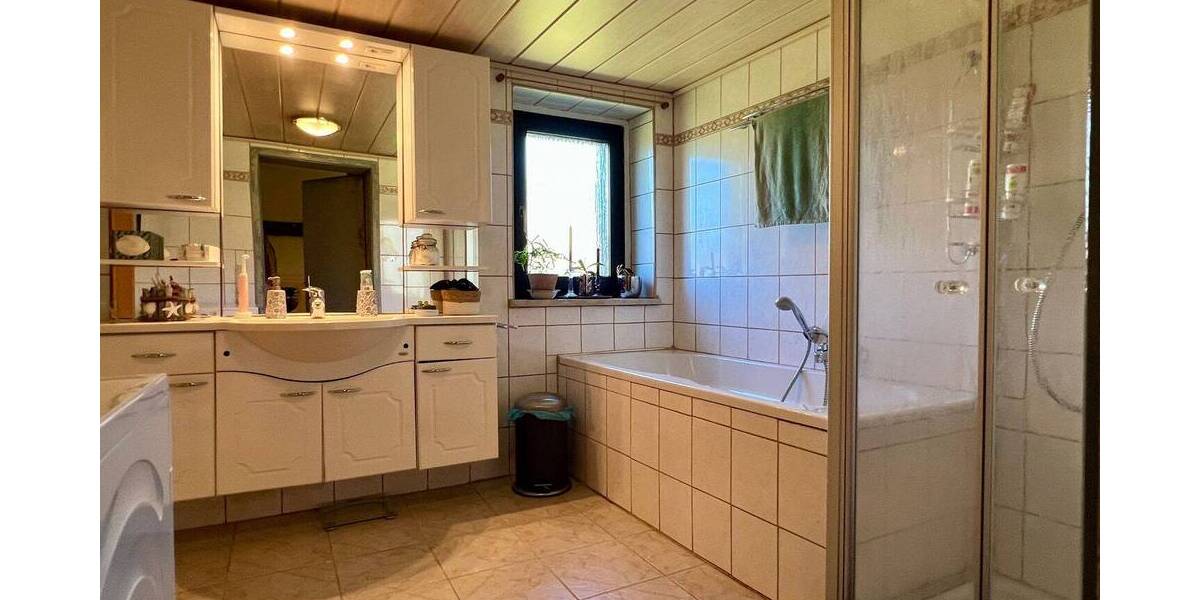 Einfamilienhaus Neustadt Poppengrün - 7 Zimmer, 110 m&sup2;, 93.000&euro; | Angebot:26247761