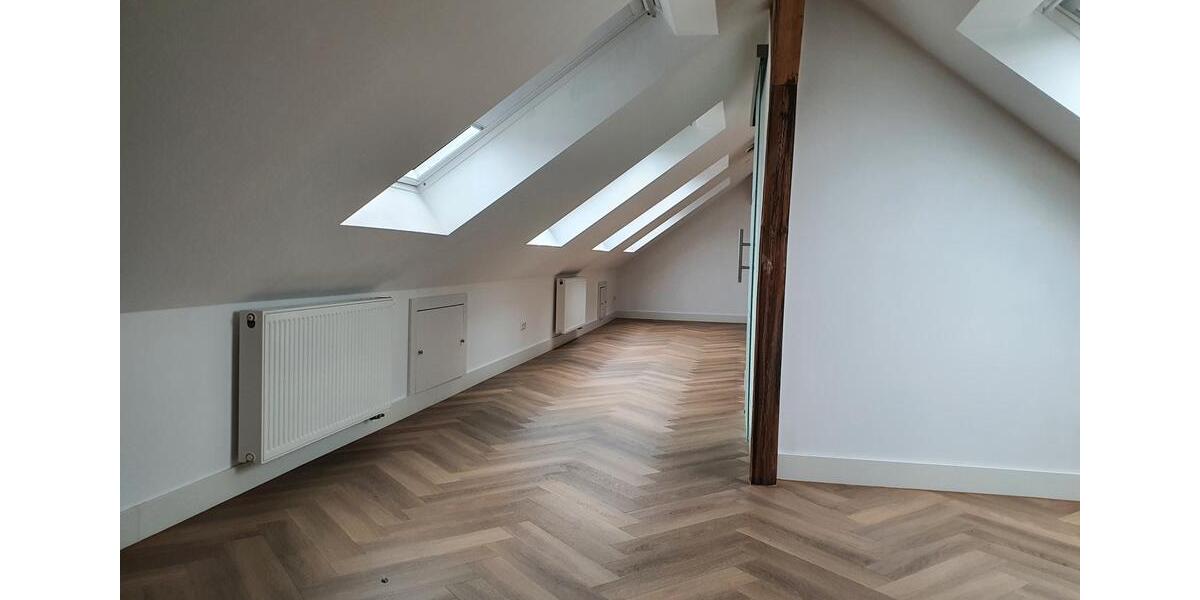 Etagenwohnung Plauen - 5 Zimmer, 163 m&sup2;, 1.250&euro; | Angebot:23390857