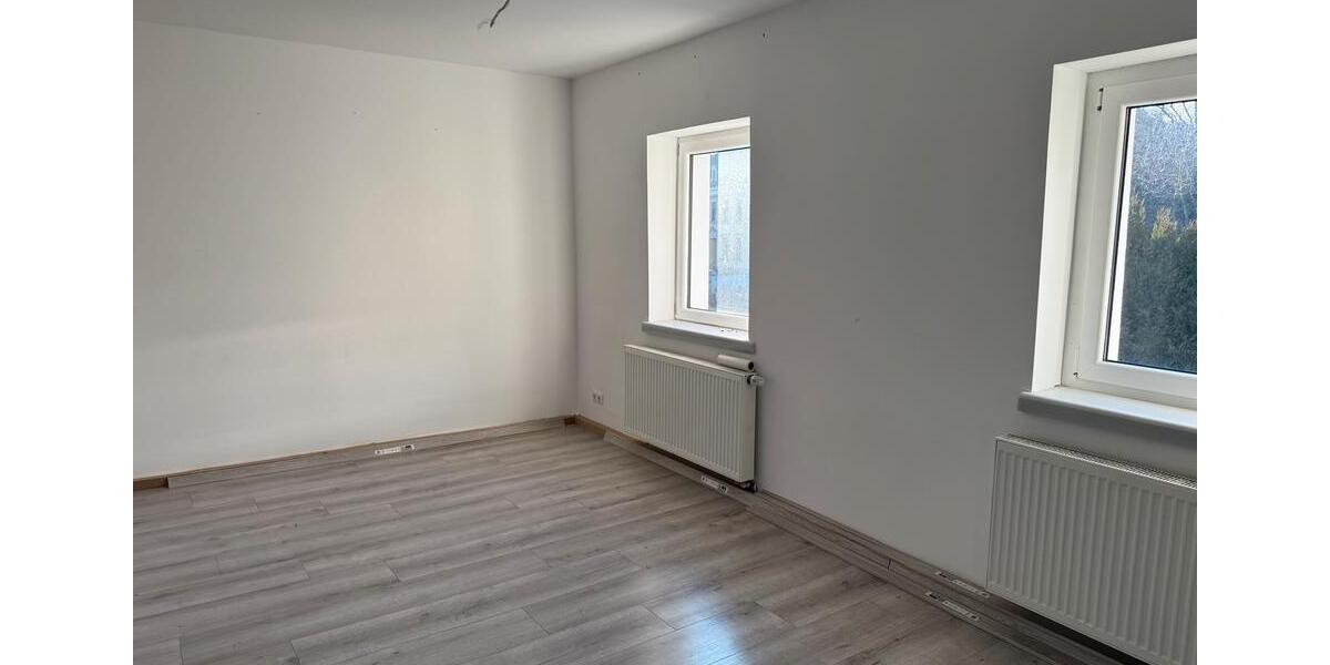 Einfamilienhaus Treuen - 3 Zimmer, 180 m&sup2;, 180.000&euro; | Angebot:25278784