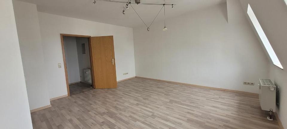 Dachgeschoßwohnung Plauen Bahnhofsvorstadt - 1 Zimmer, 32 m&sup2;, 180&euro; | Angebot:25054413