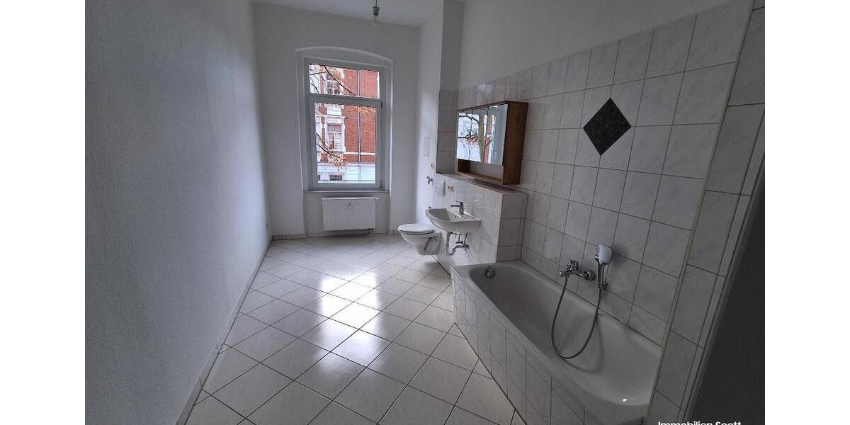 Etagenwohnung Plauen Bahnhofsvorstadt - 2 Zimmer, 65 m&sup2;, 358&euro; | Angebot:24875887