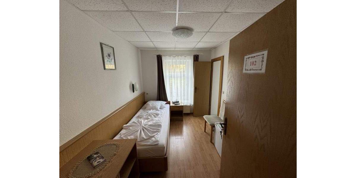 Einfamilienhaus Adorf - 8 Zimmer, 385.000&euro; | Angebot:25776513