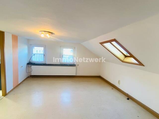 Einfamilienhaus Oberkotzau - 7 Zimmer, 215 m&sup2;, 140.000&euro; | Angebot:25714659