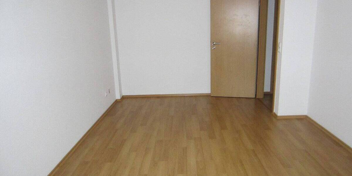 Etagenwohnung Plauen Stadtmitte - 2 Zimmer, 64 m&sup2;, 355&euro; | Angebot:25735507
