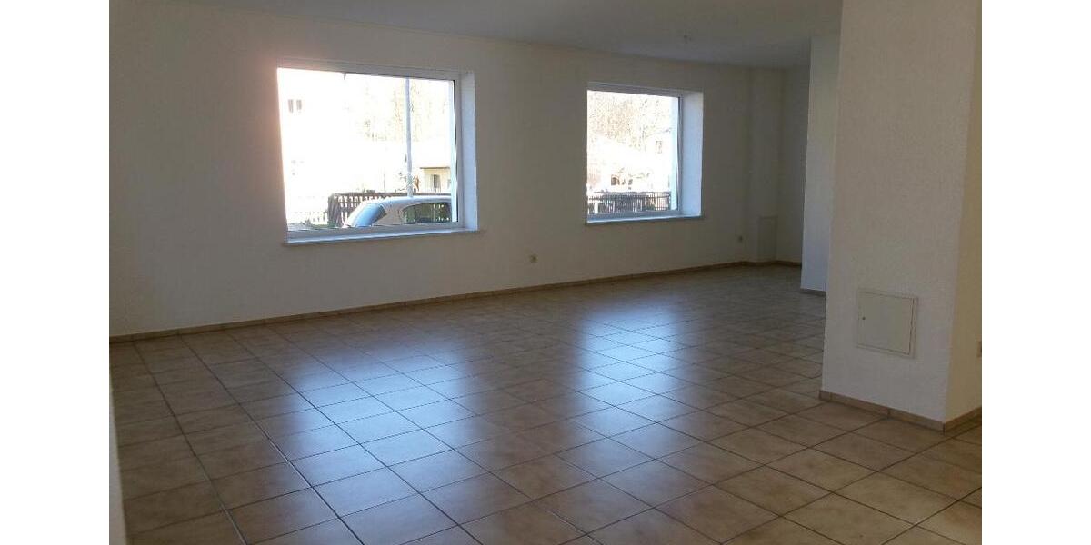 Erdgeschoßwohnung Ellefeld - 2 Zimmer, 110 m&sup2;, 440&euro; | Angebot:25217574