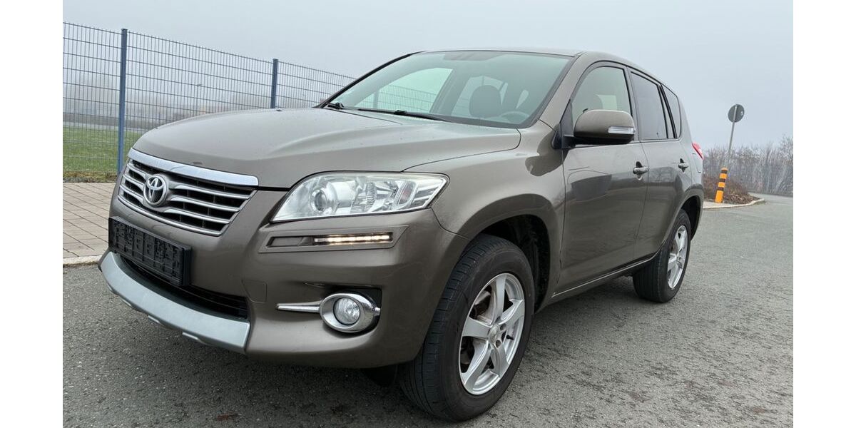 Toyota RAV 4 198.000 km 7.999 &euro; Rehau 95111