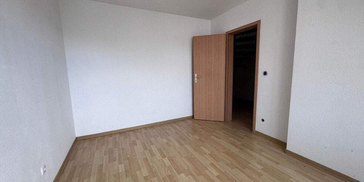 Etagenwohnung Plauen Stadtmitte - 2 Zimmer, 71 m&sup2;, 55.000&euro; | Angebot:25686174