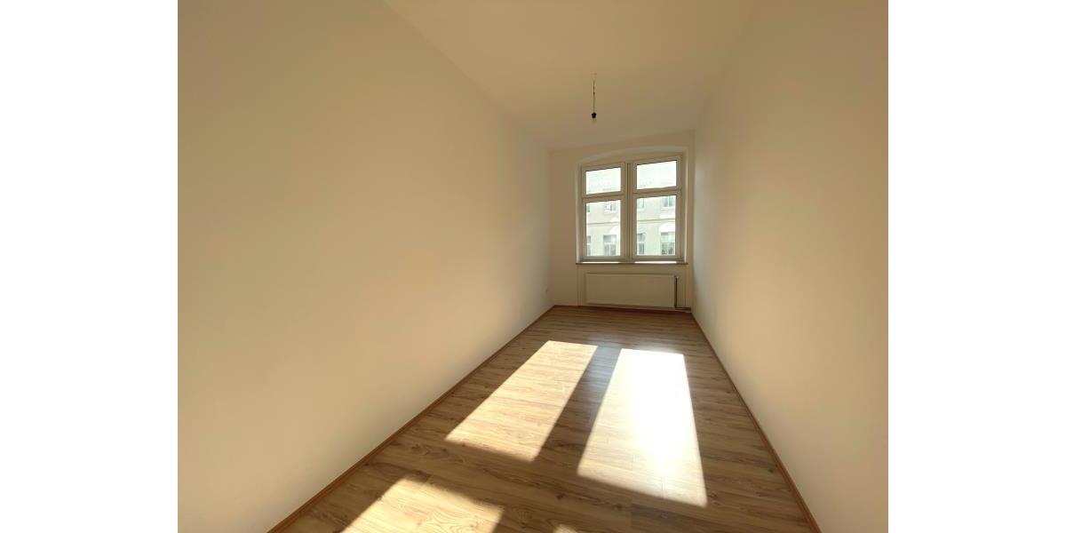 Etagenwohnung Plauen - 2 Zimmer, 63 m&sup2;, 375&euro; | Angebot:25055996